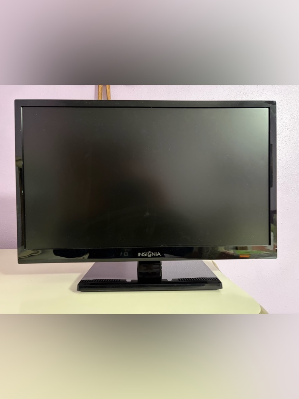 Insignia - 19" Class - LED - HDTV